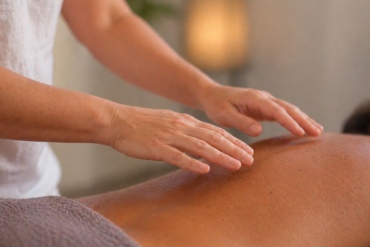 Faut-il vraiment appuyer fort pour bien masser ?